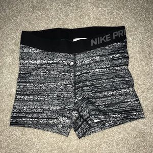 Nike Pro Patterned
